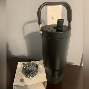 Brand new simple modern  30 oz trek pivot water bottle